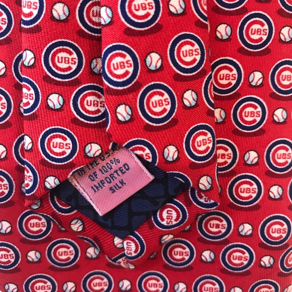 NWT Vineyard Vines Chicago Cubs Red Neck Tie - Picture 5 of 8